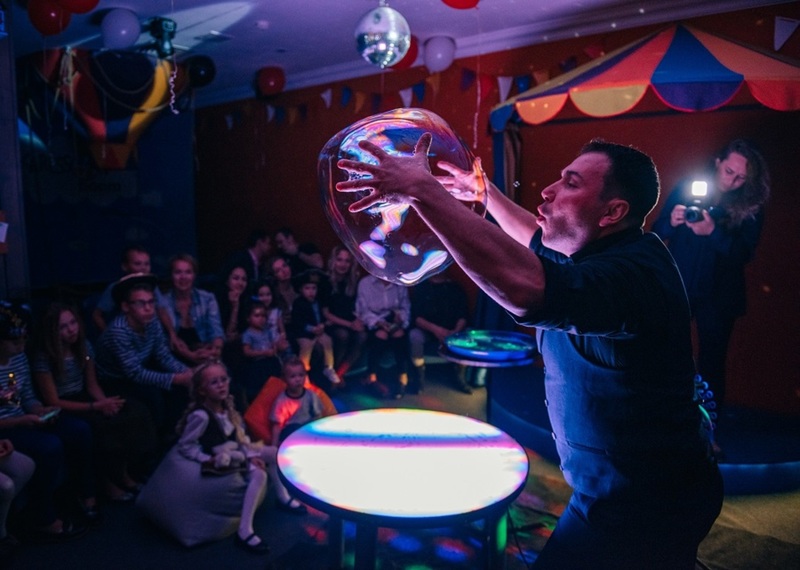 Шоу мыльных пузырей "Karlsson boom"