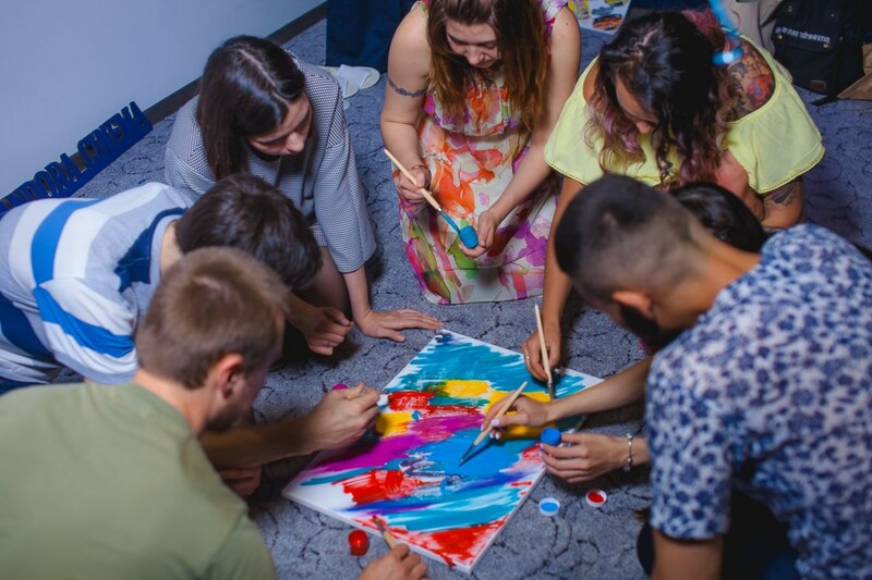 Интерактивное шоу "Светящаяся картина" в "Пандора"